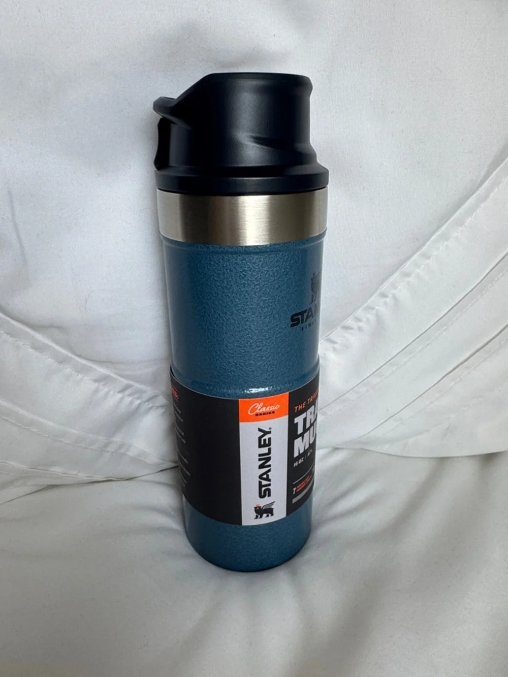 Stanley Classic Trigger-Action Travel Mug 16 oz - Picture 4 of 9